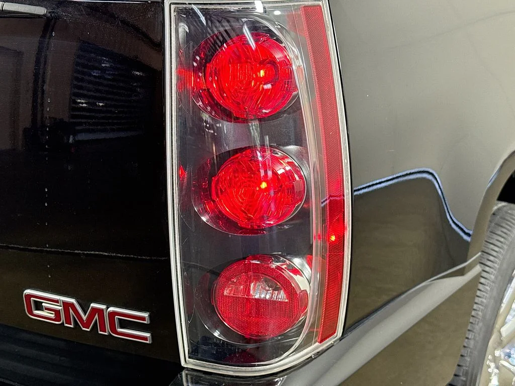Used 2013 Black GMC Denali image 34