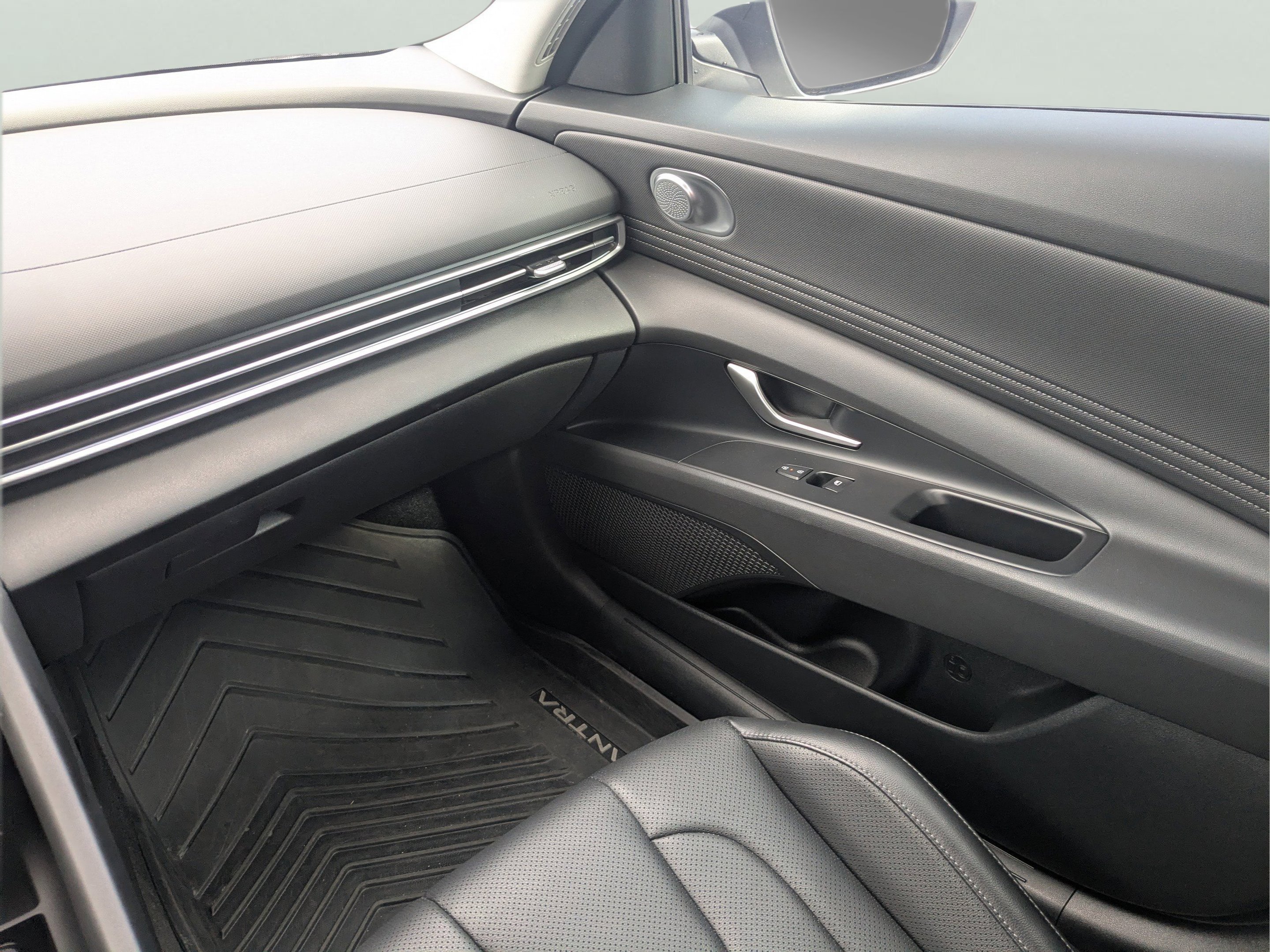 2024 Hyundai Elantra Limited - Photo 15
