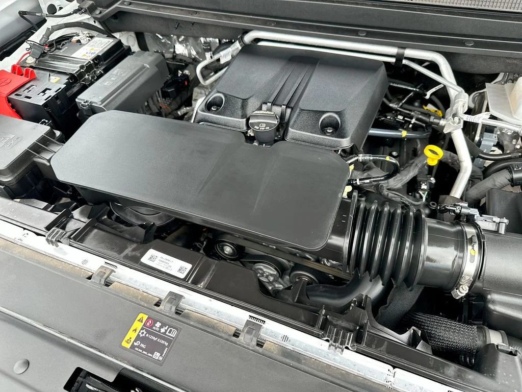Used 2025 White GMC Elevation image 15