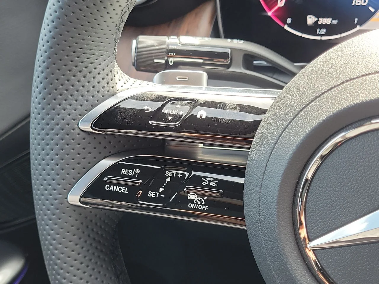 New 2027 Black Mercedes-Benz GLC 300 image 30