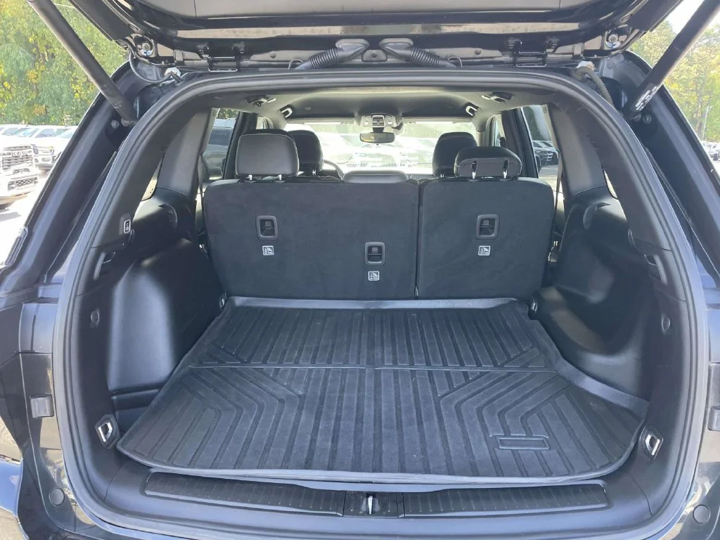Used 2023 Black Jeep Altitude image 45