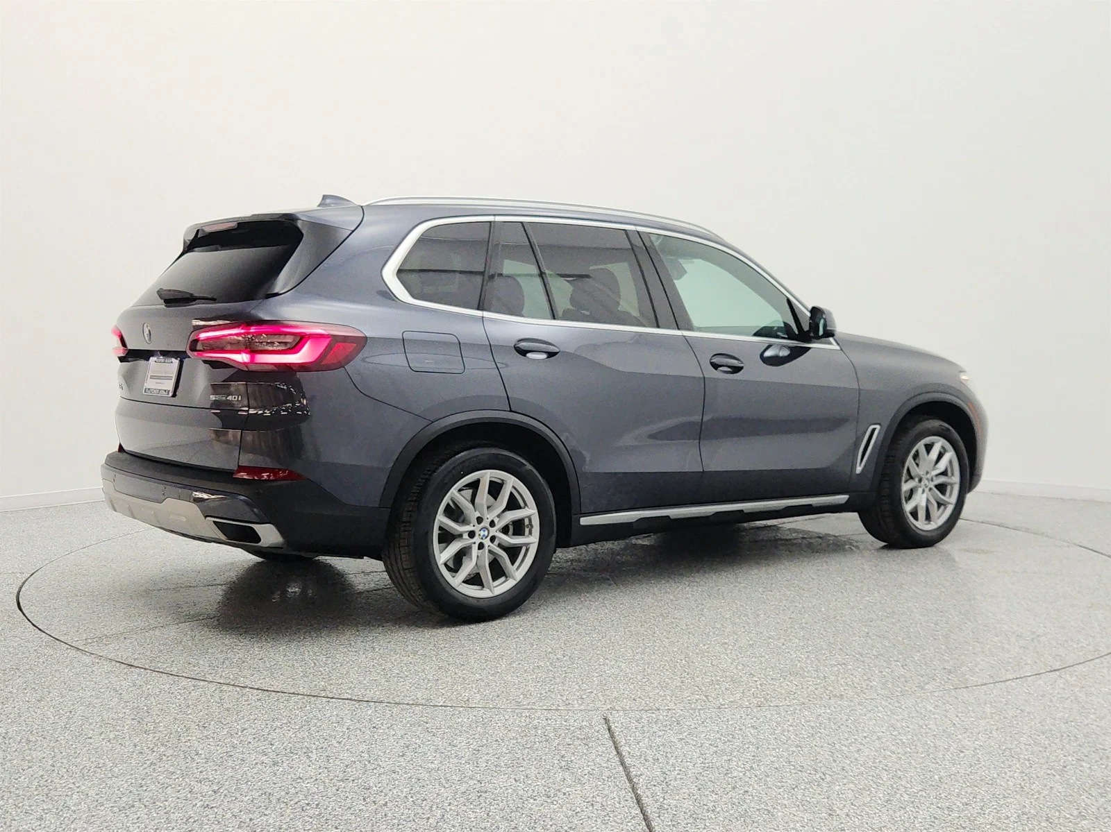 Used 2020 Arctic Gray Metallic BMW sDrive40i Sports Activity Vehicle image 5