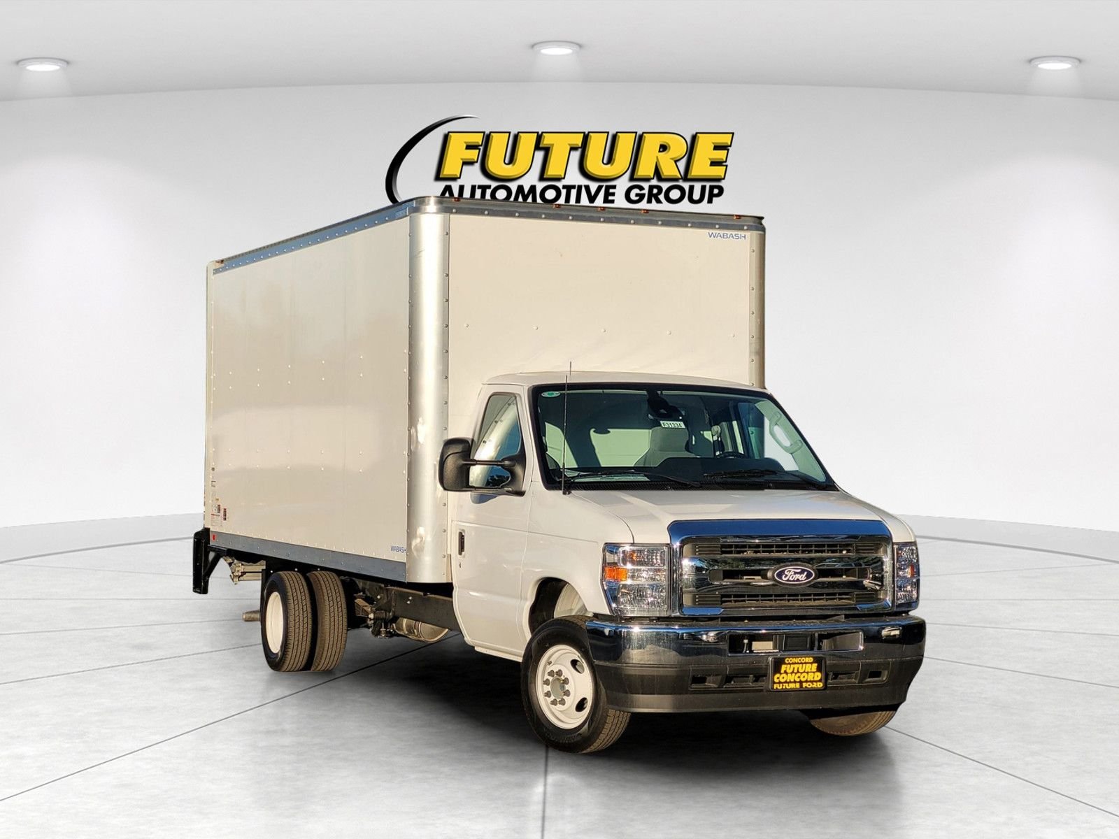 2026 Ford E-Series DRW E-450 Super Duty 176 in WB's photo