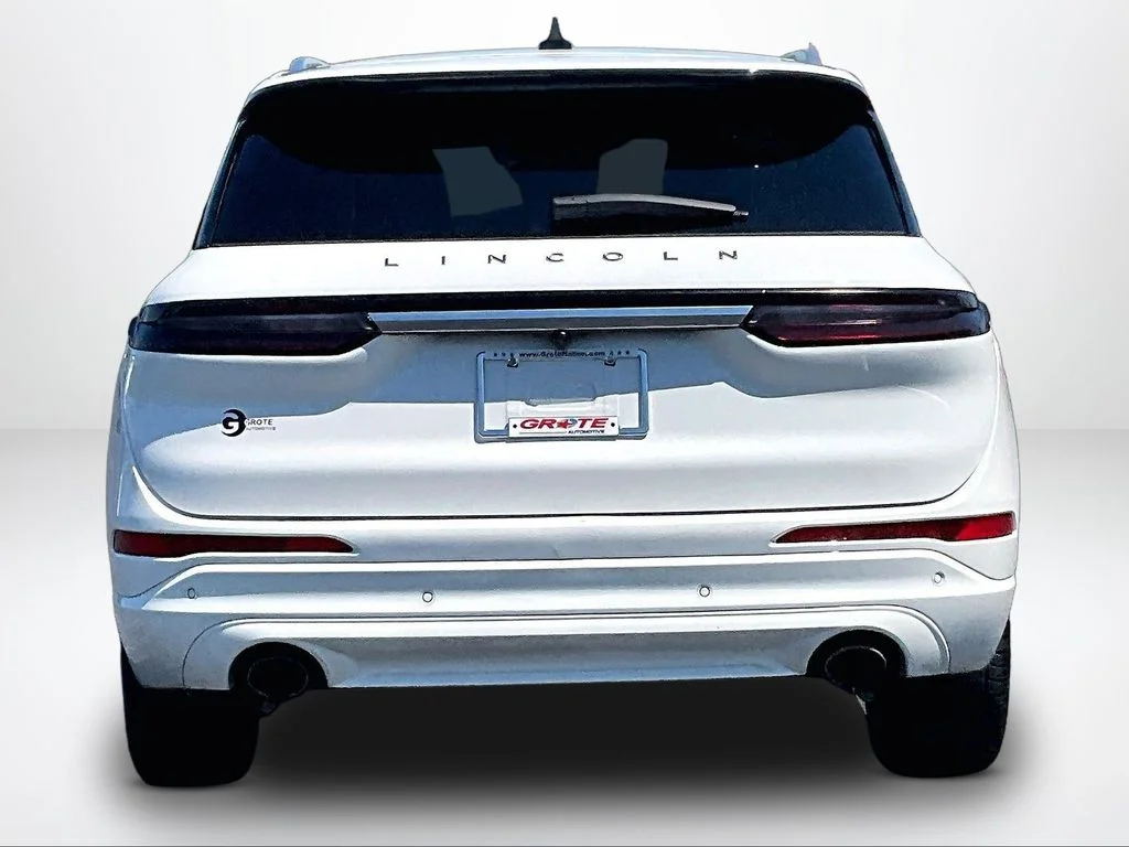 Used 2022 White Lincoln Reserve image 4