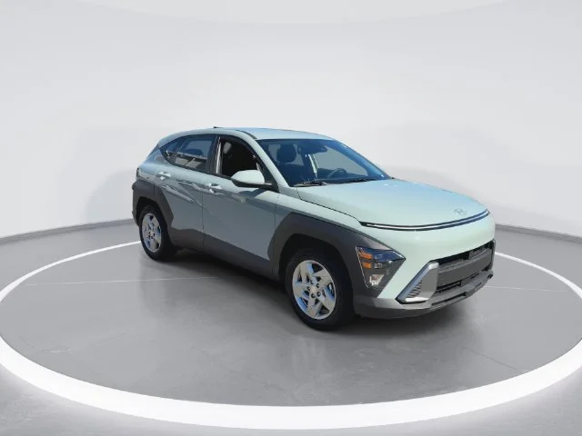 Used 2027 Green Hyundai SE image 2
