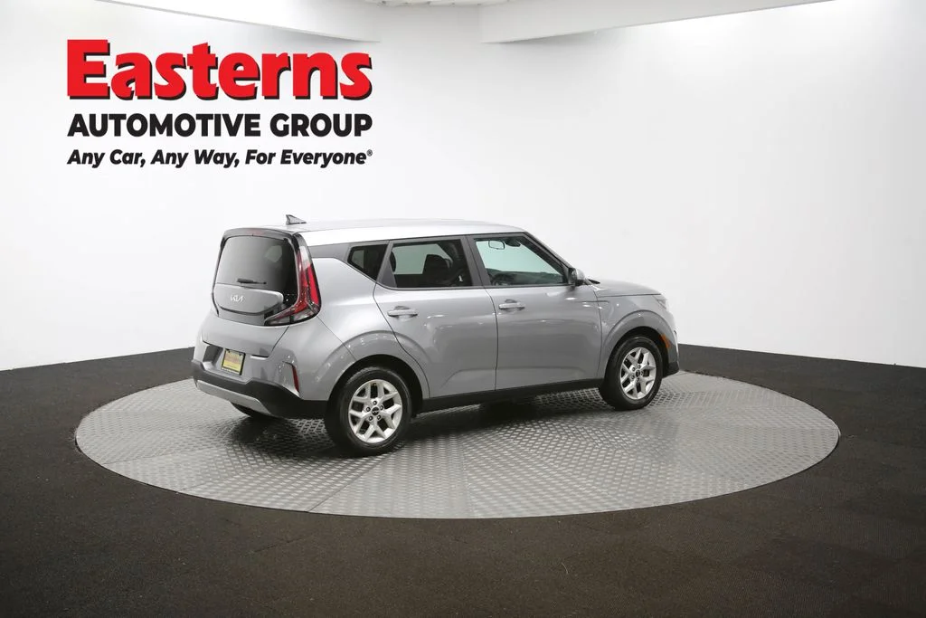 Used 2023  Kia LX image 40