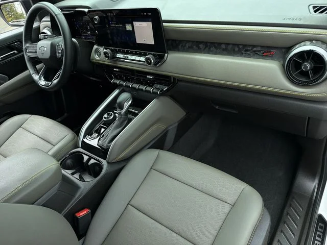 Used 2025 White Chevrolet ZR2 image 33