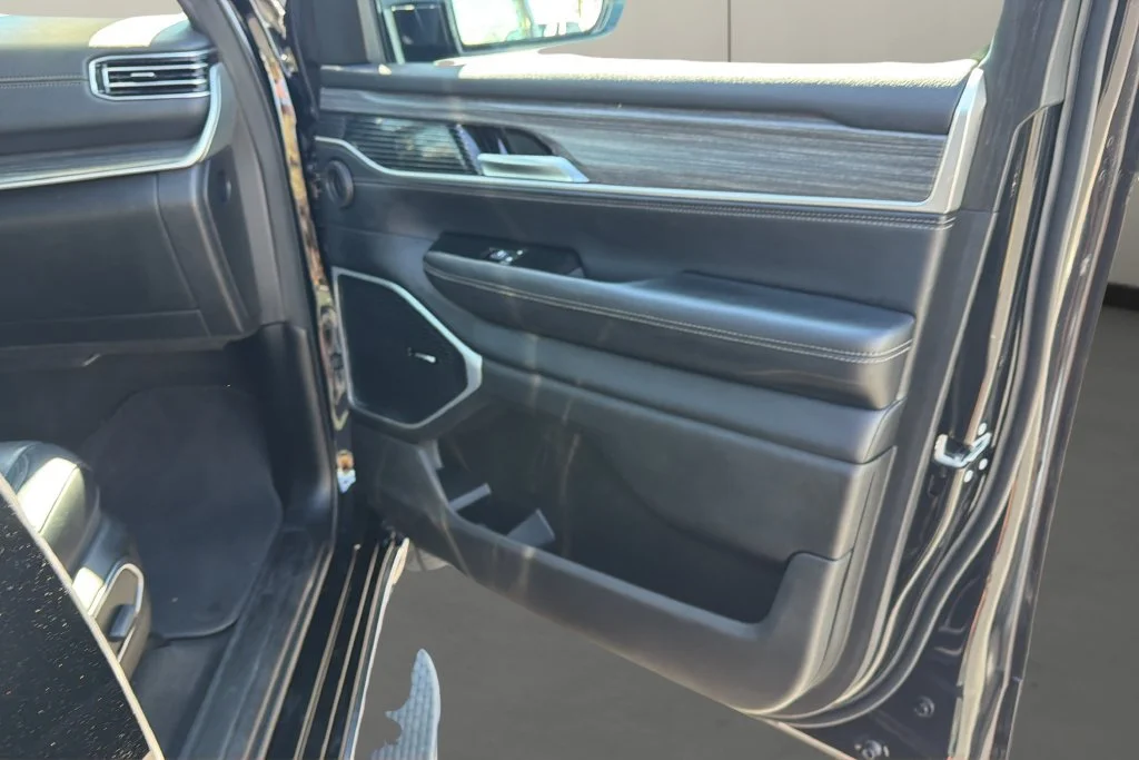Used 2024 Black Jeep Series II image 17