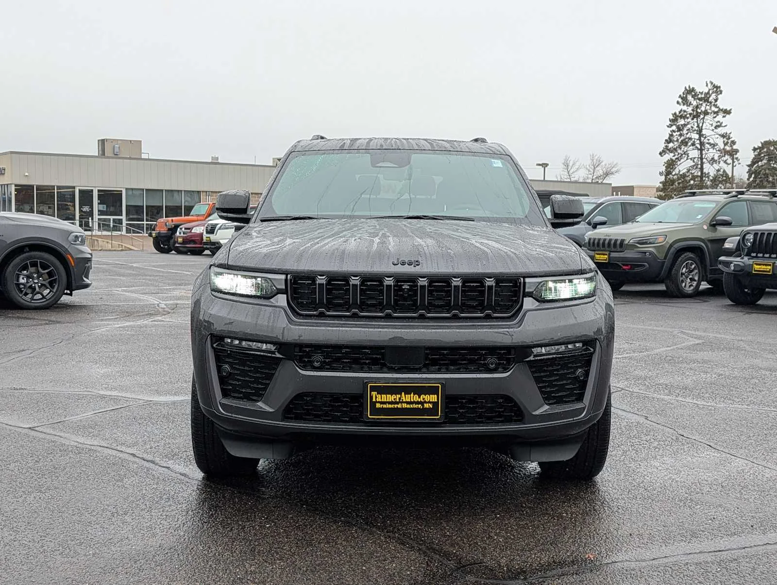 New 2026 Baltic Gray Metallic Clear-Coat Exterior Paint Jeep Limited Reserve image 2