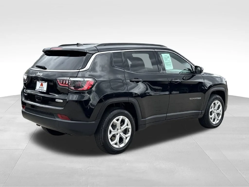 Certified Used 2024 Diamond Black Jeep Latitude image 3