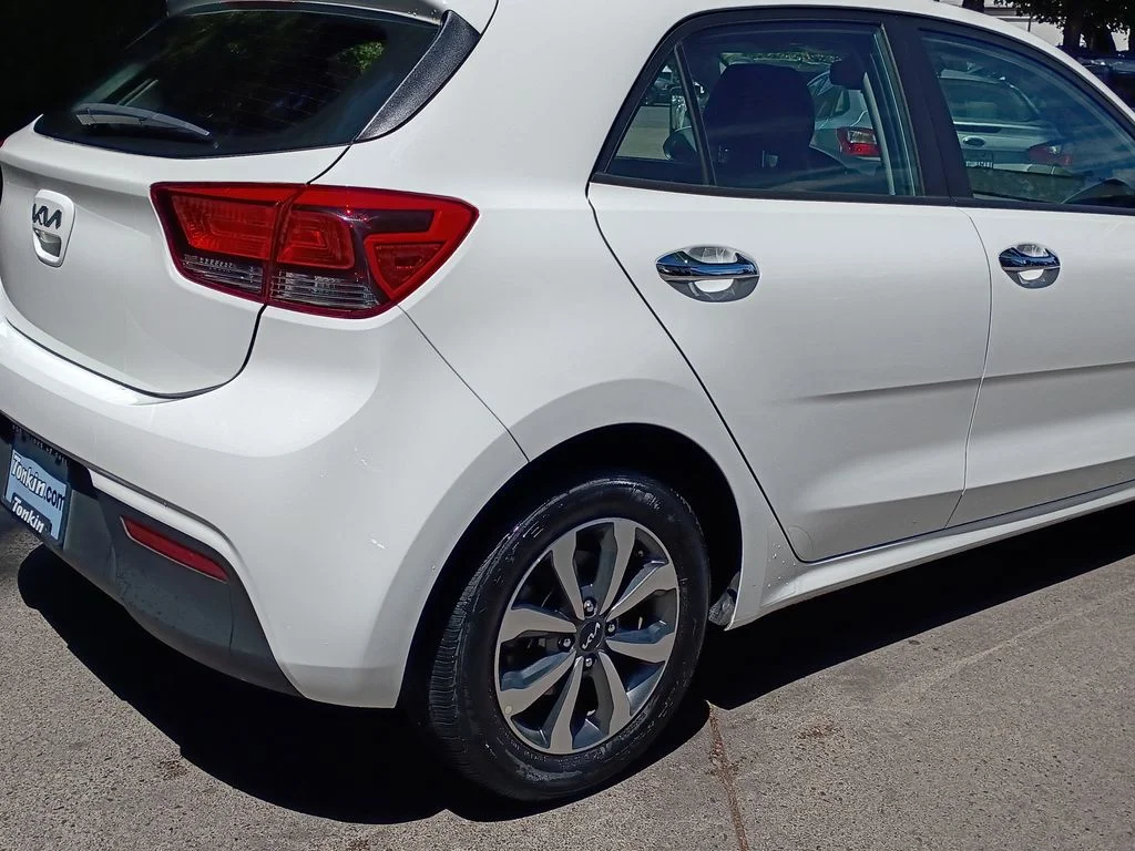 Used 2022 Clear White Kia S image 4