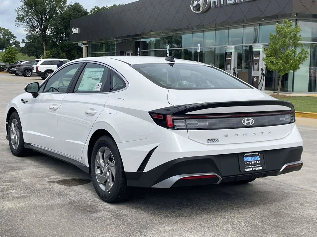 New 2026 White Hyundai SE image 5