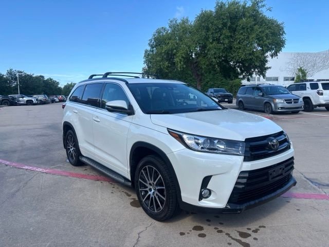 Used 2017 White Toyota SE image 3