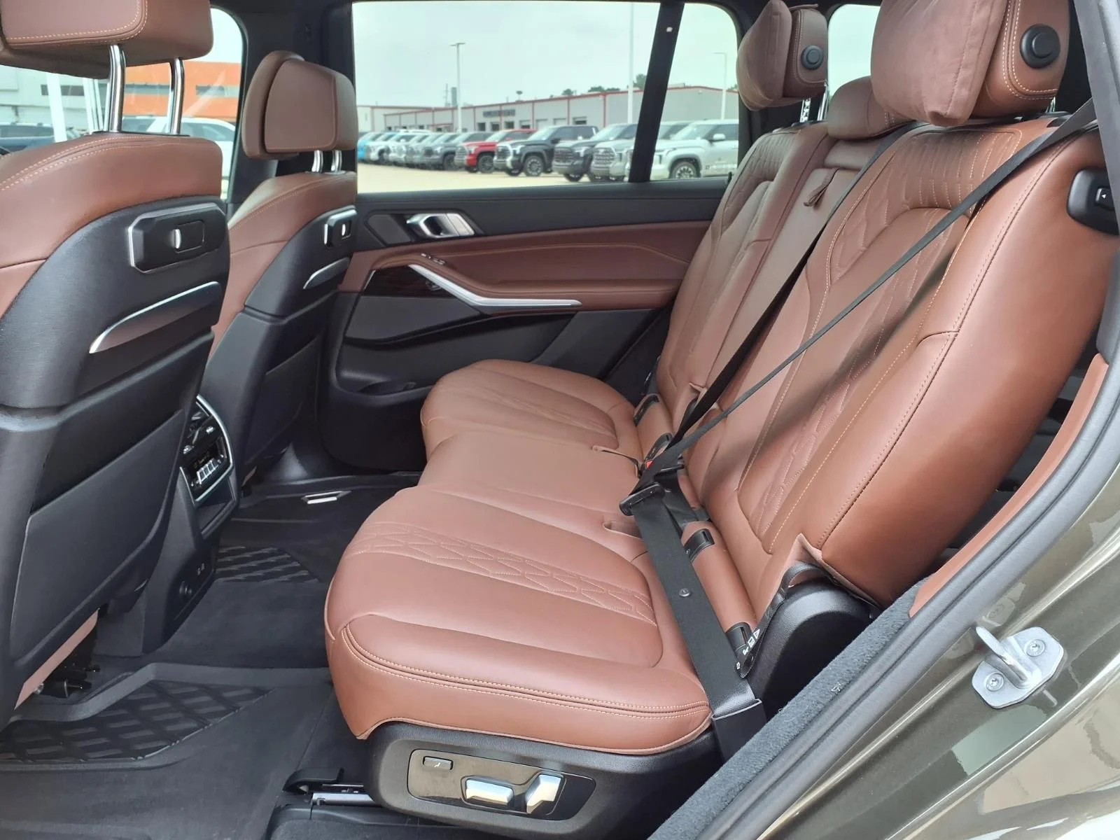 Used 2024 Green BMW M60i image 19