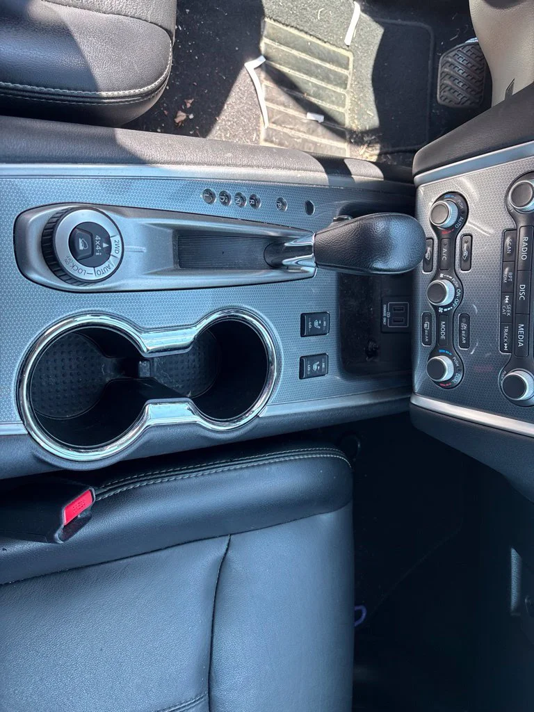 Used 2018 White Nissan SL image 21