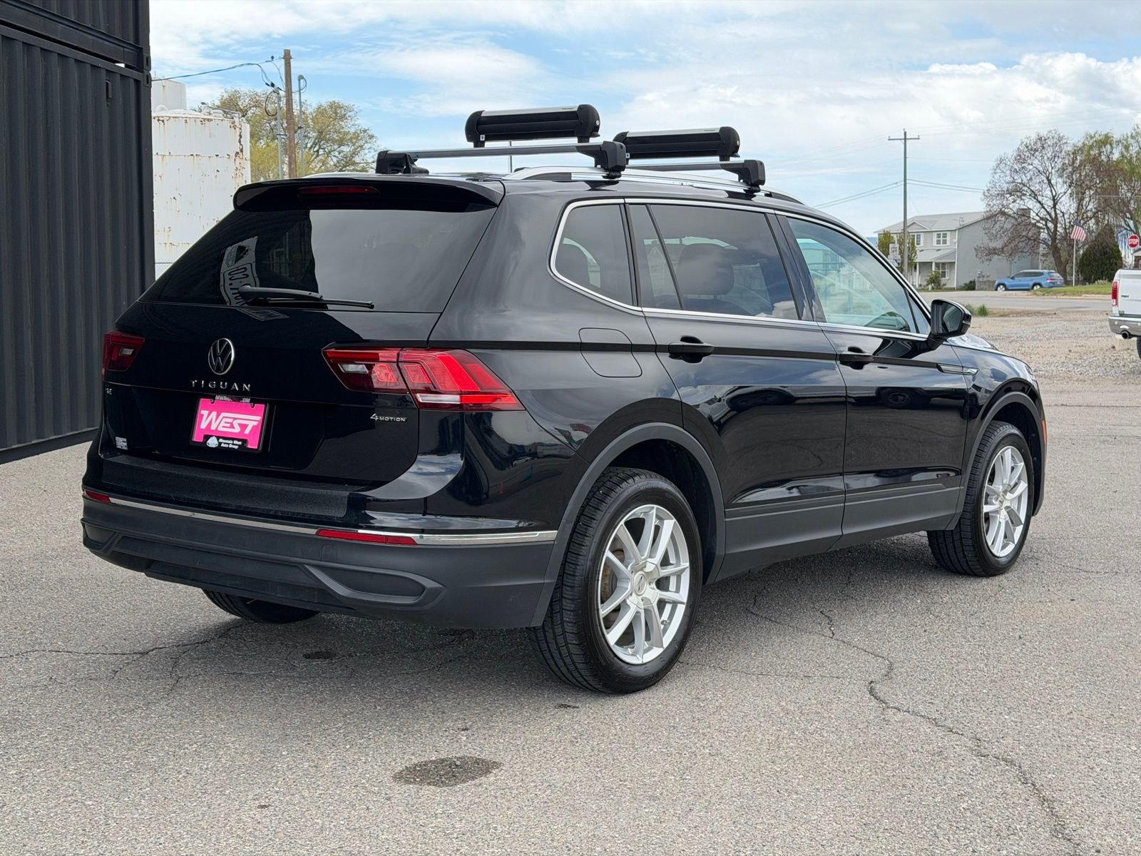 View vehicle photo 7