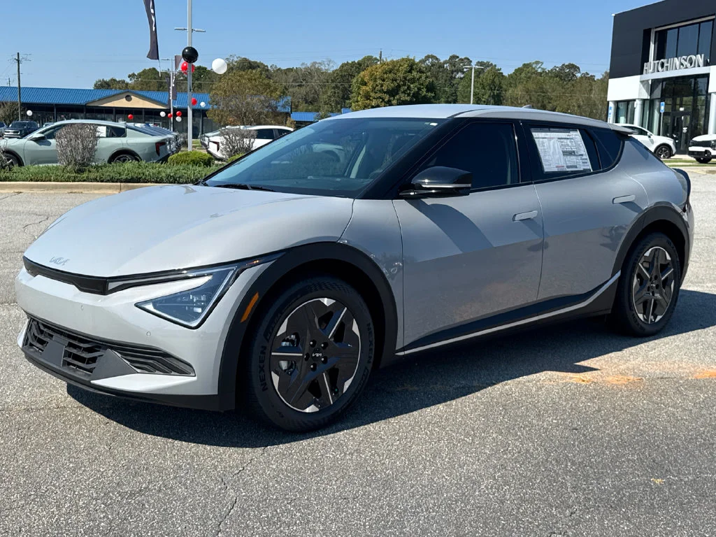 New 2026 Wolf Gray Kia LIGHT image 7