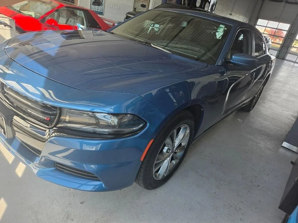 Used 2022 Frostbite Dodge SXT image 3