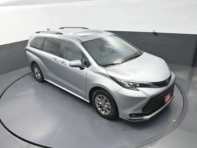 Used 2025 Silver Toyota XLE image 22