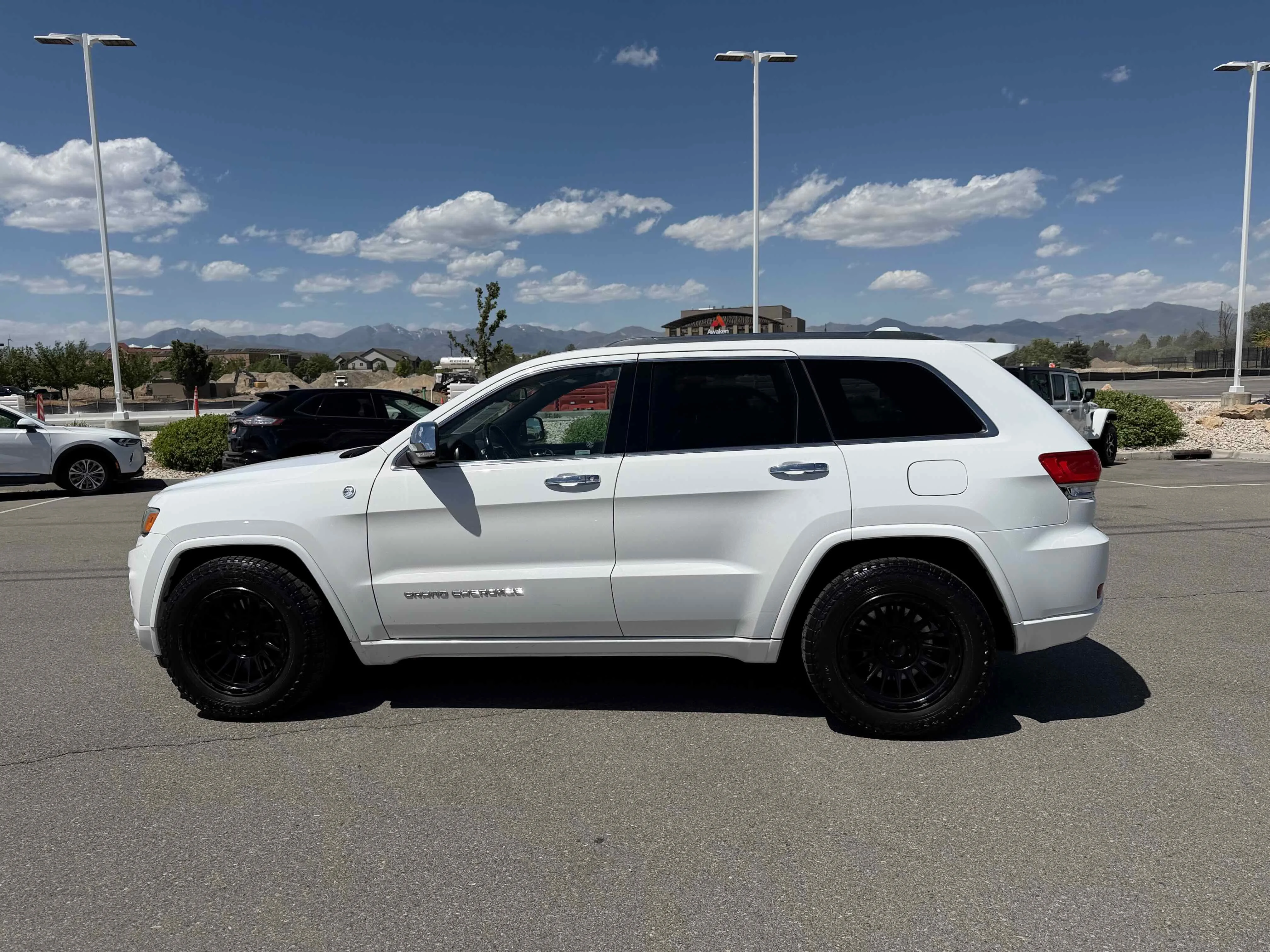 Used 2015 Bright White Clearcoat Jeep Overland image 2