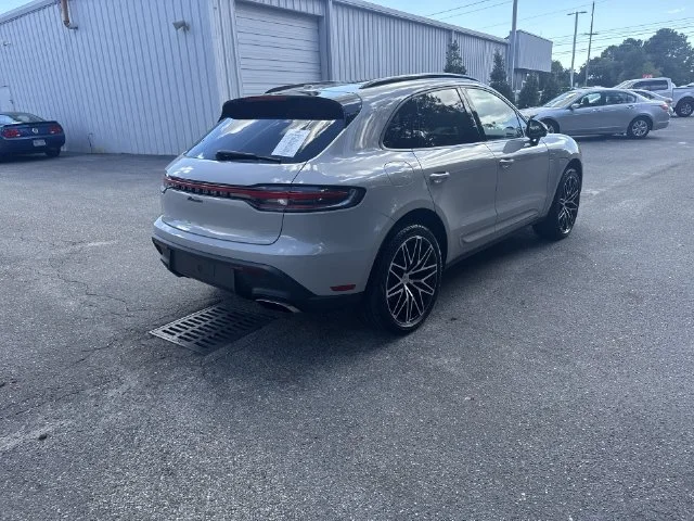 Used 2025  Porsche Base image 5