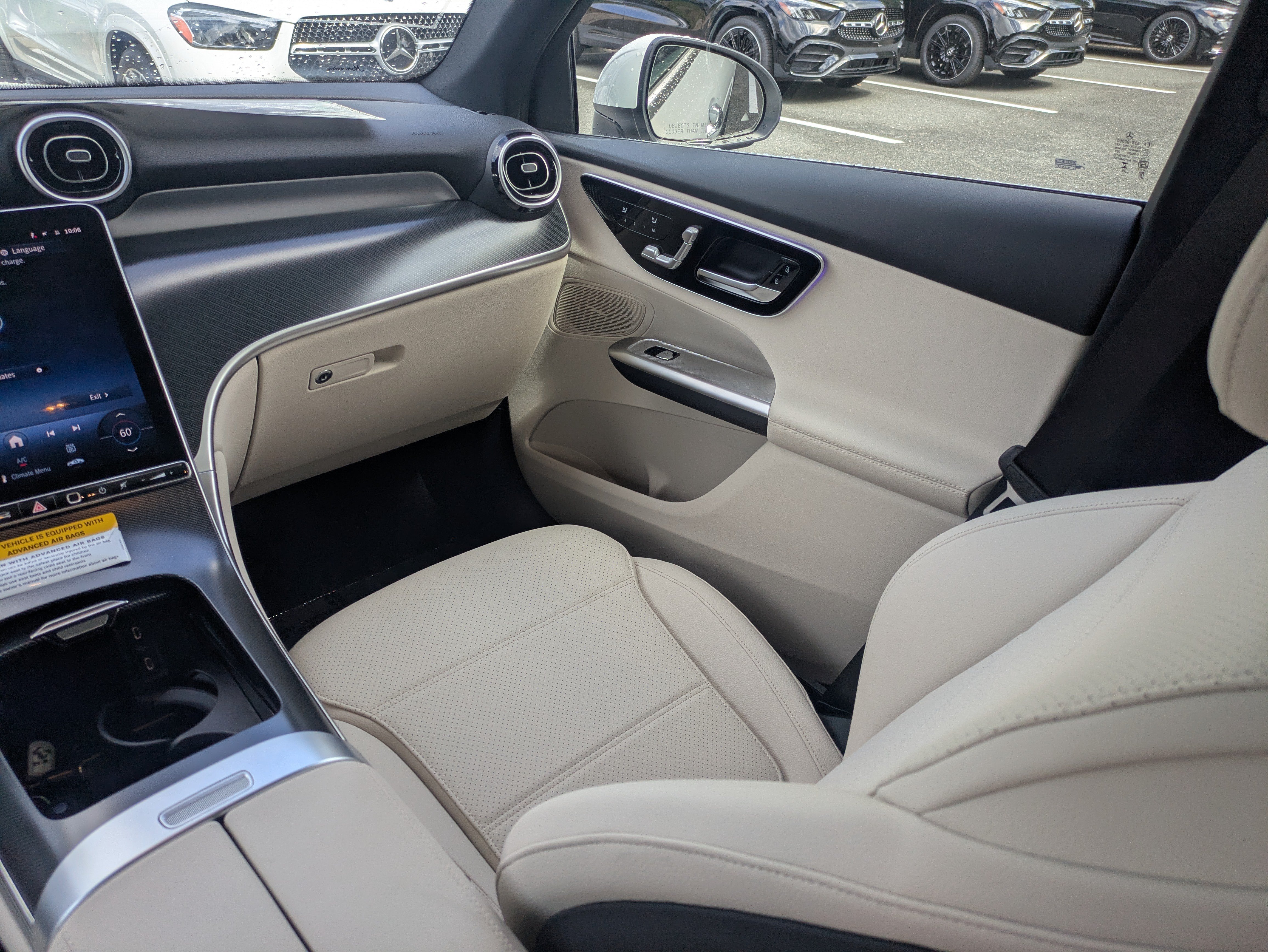 New 2026 Polar White Mercedes-Benz GLC 300 image 42