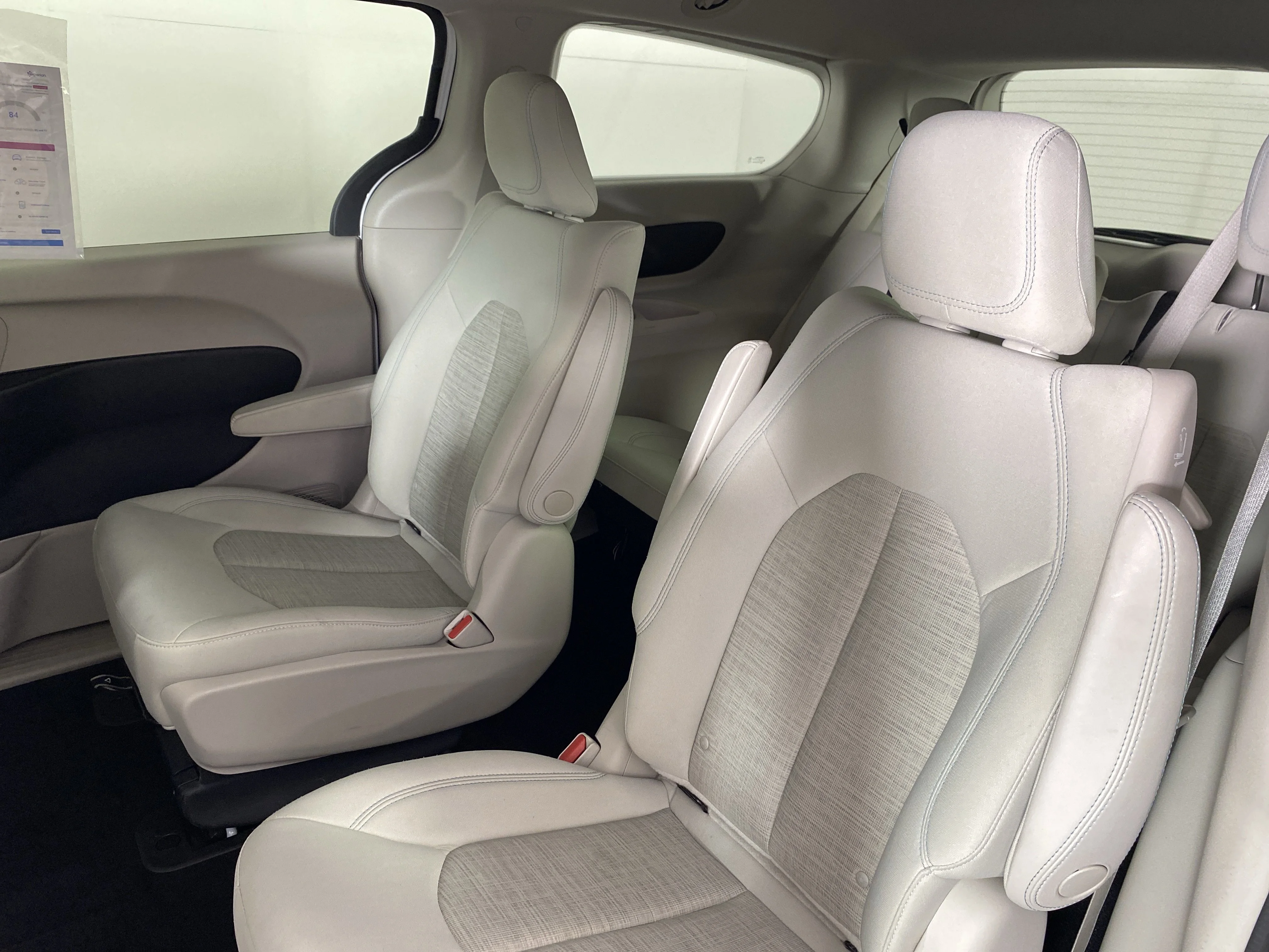 Used 2018 Bright White Clearcoat Chrysler Hybrid Touring Plus image 30