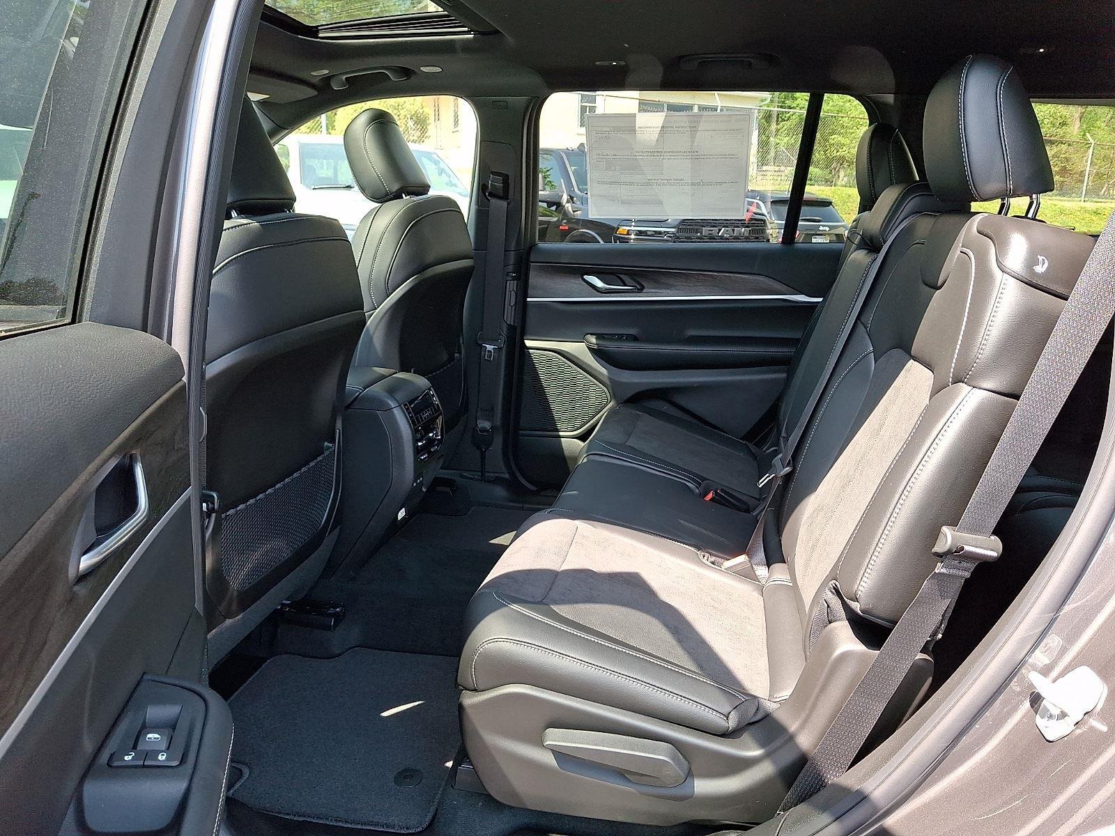 New 2026 Baltic Gray Metallic Clear-Coat Exterior Paint Jeep Laredo Altitude image 6