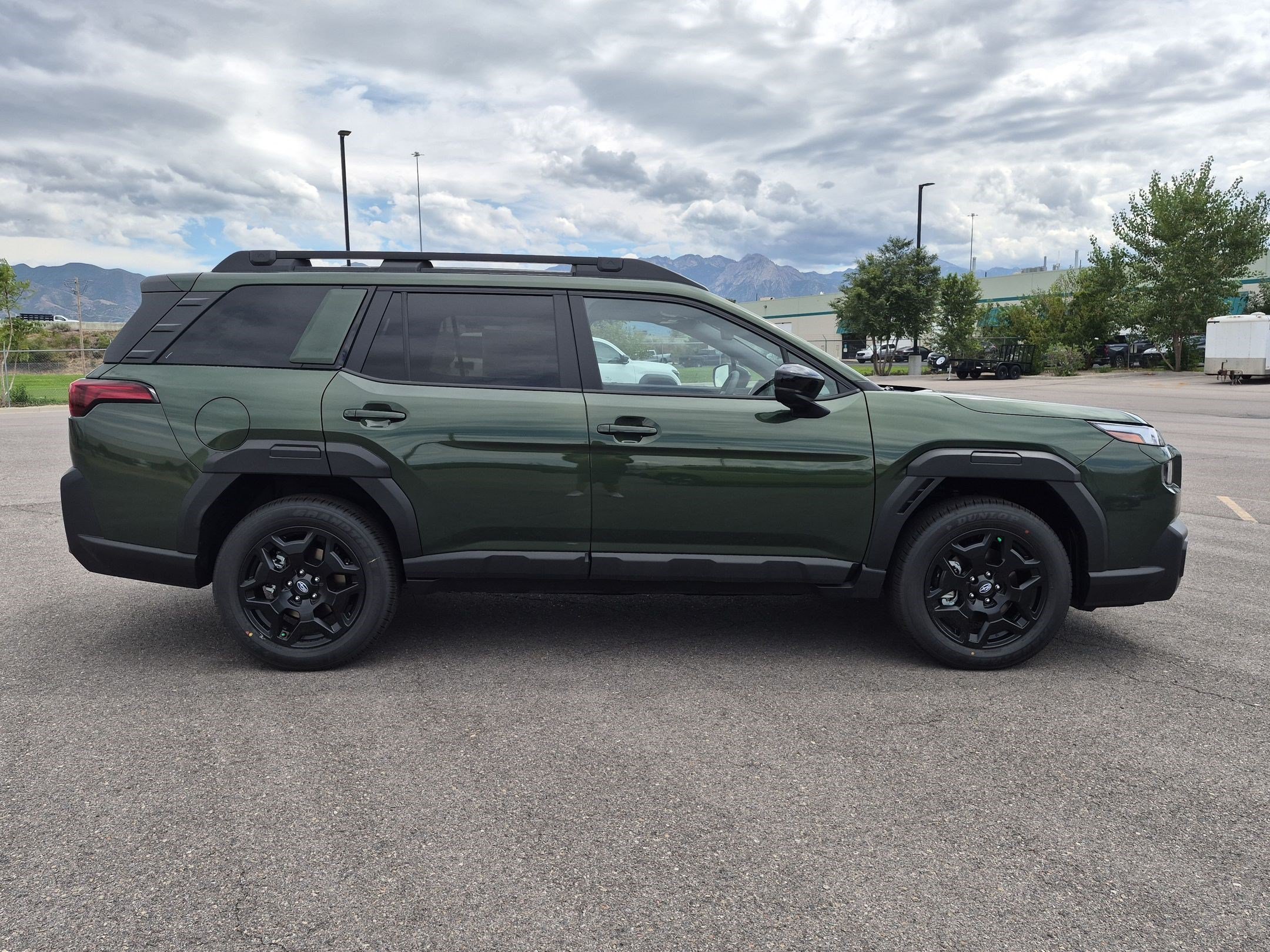 New 2026 DEEP EMERALD GREEN PEARL Subaru Limited image 2