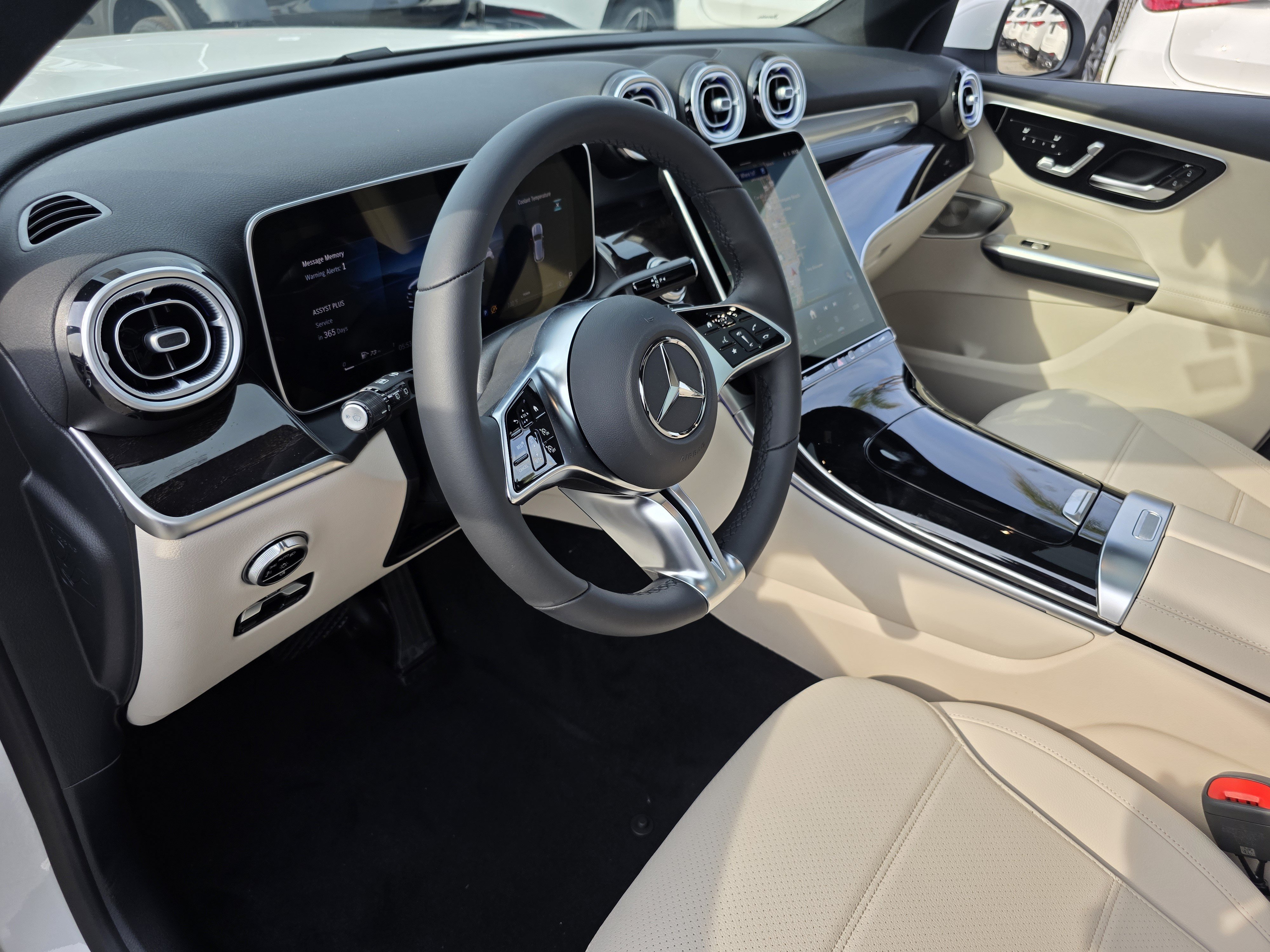 New 2026 Polar White Mercedes-Benz GLC 300 image 17