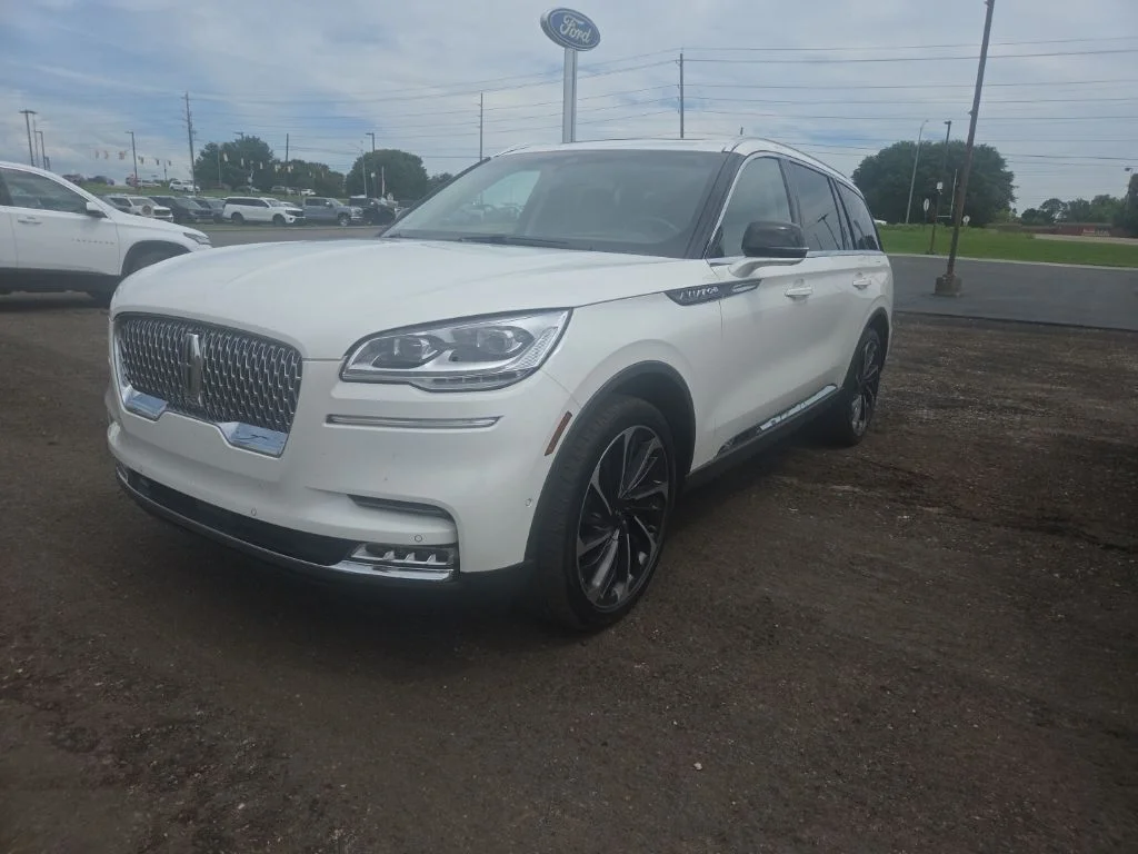 Used 2022 White Lincoln Reserve image 3