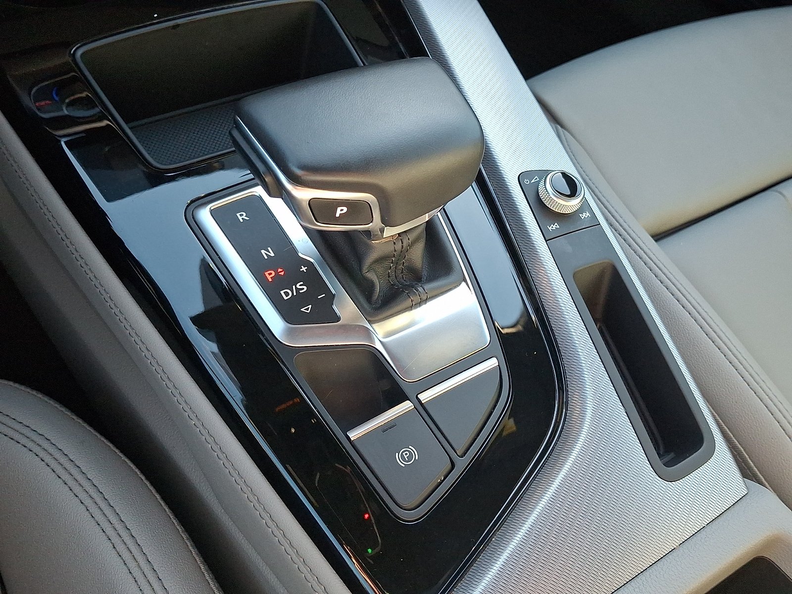Used 2022 Glacier White Metallic - 2Y2Y Audi Premium Plus 45 TFSI S line quattro S tronic image 15