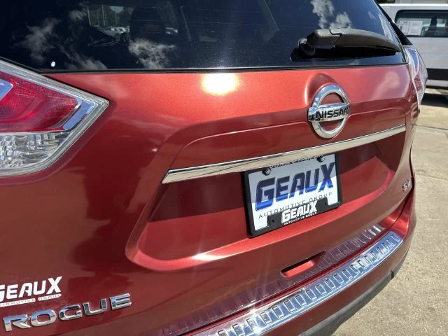 Used 2016 Red Nissan SV image 19