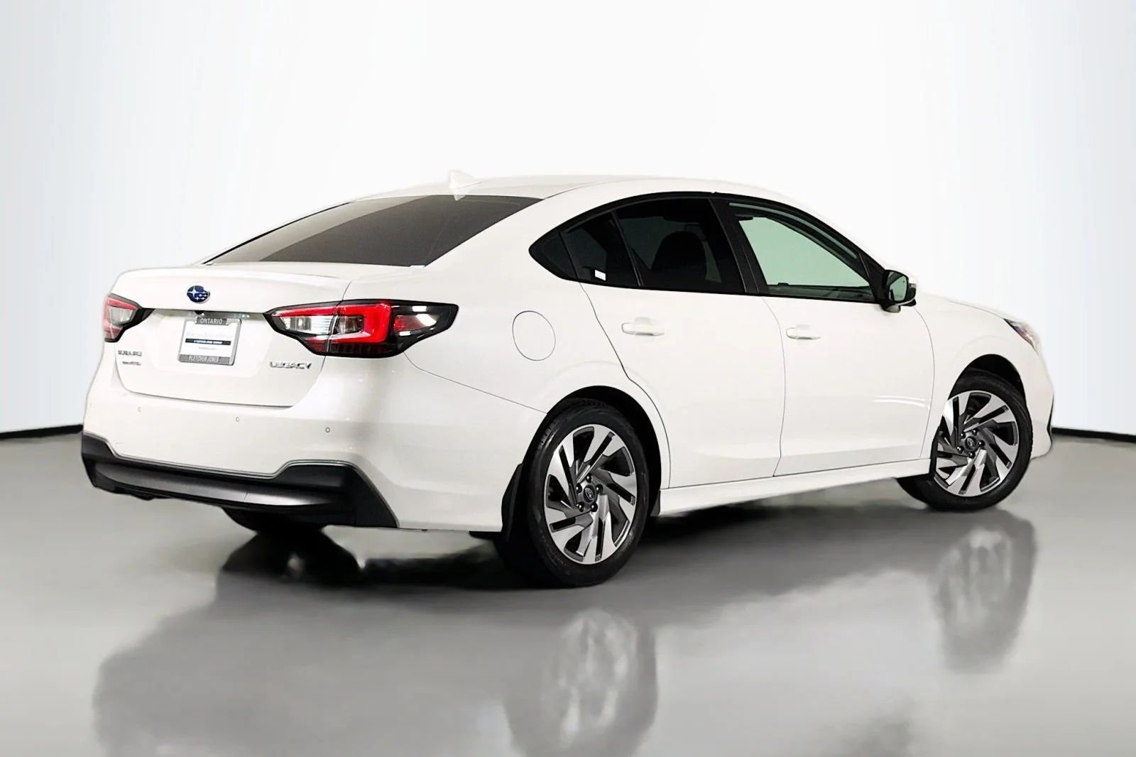 Used 2024 Crystal White Pearl Subaru Limited image 12
