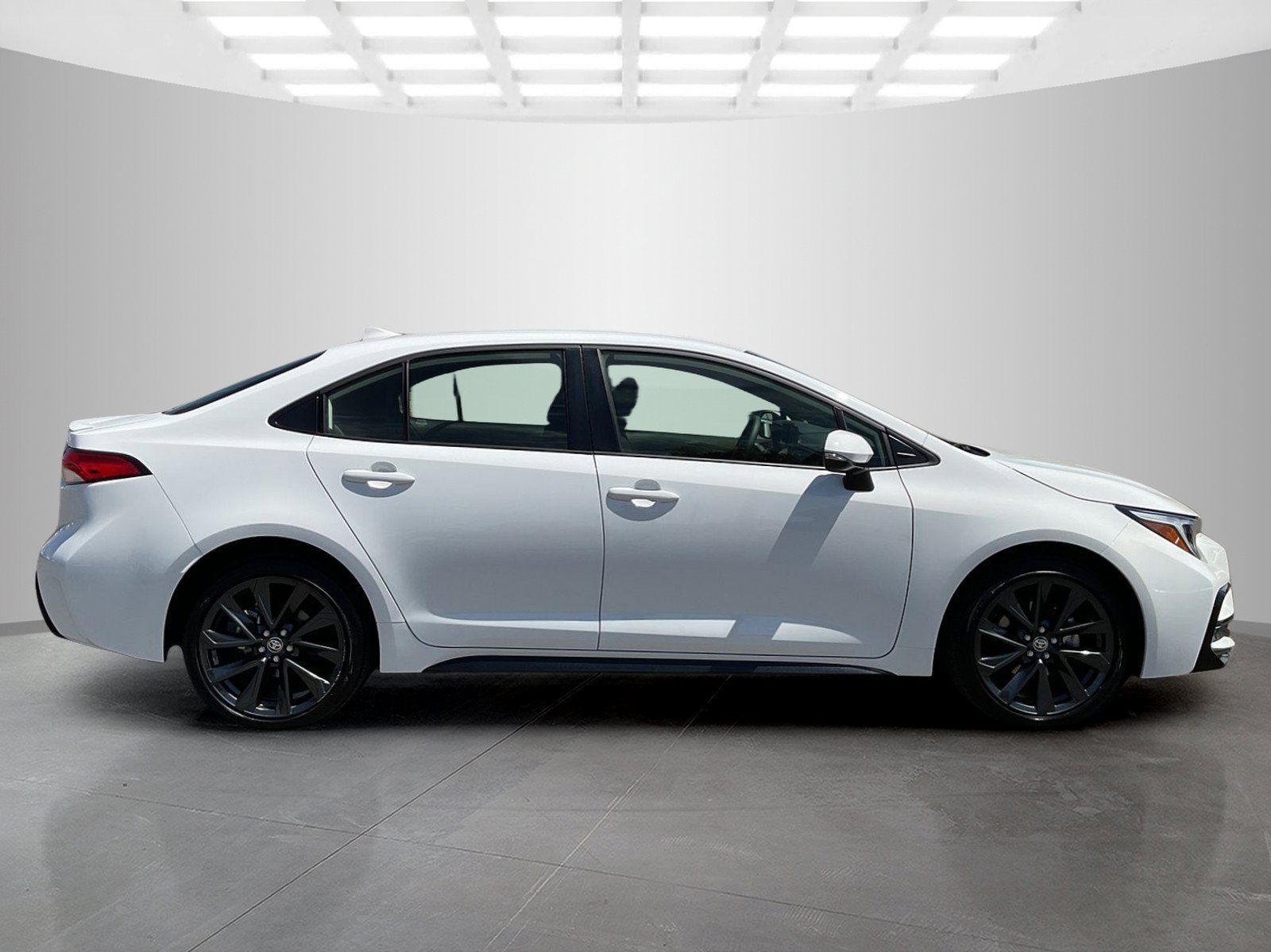 Certified Used 2025 Ice Toyota Hybrid SE image 6
