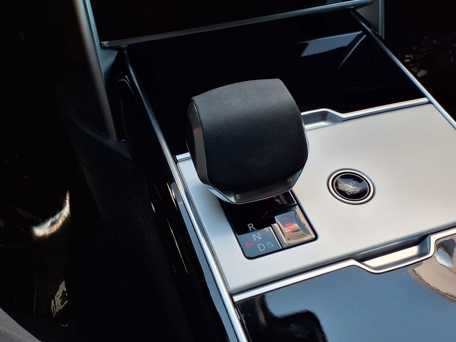 2025 Land Rover Range Rover SE - Photo 18