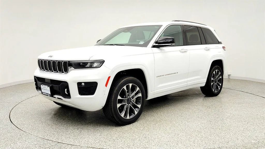 2023 Jeep Grand Cherokee Overland 4x4's photo
