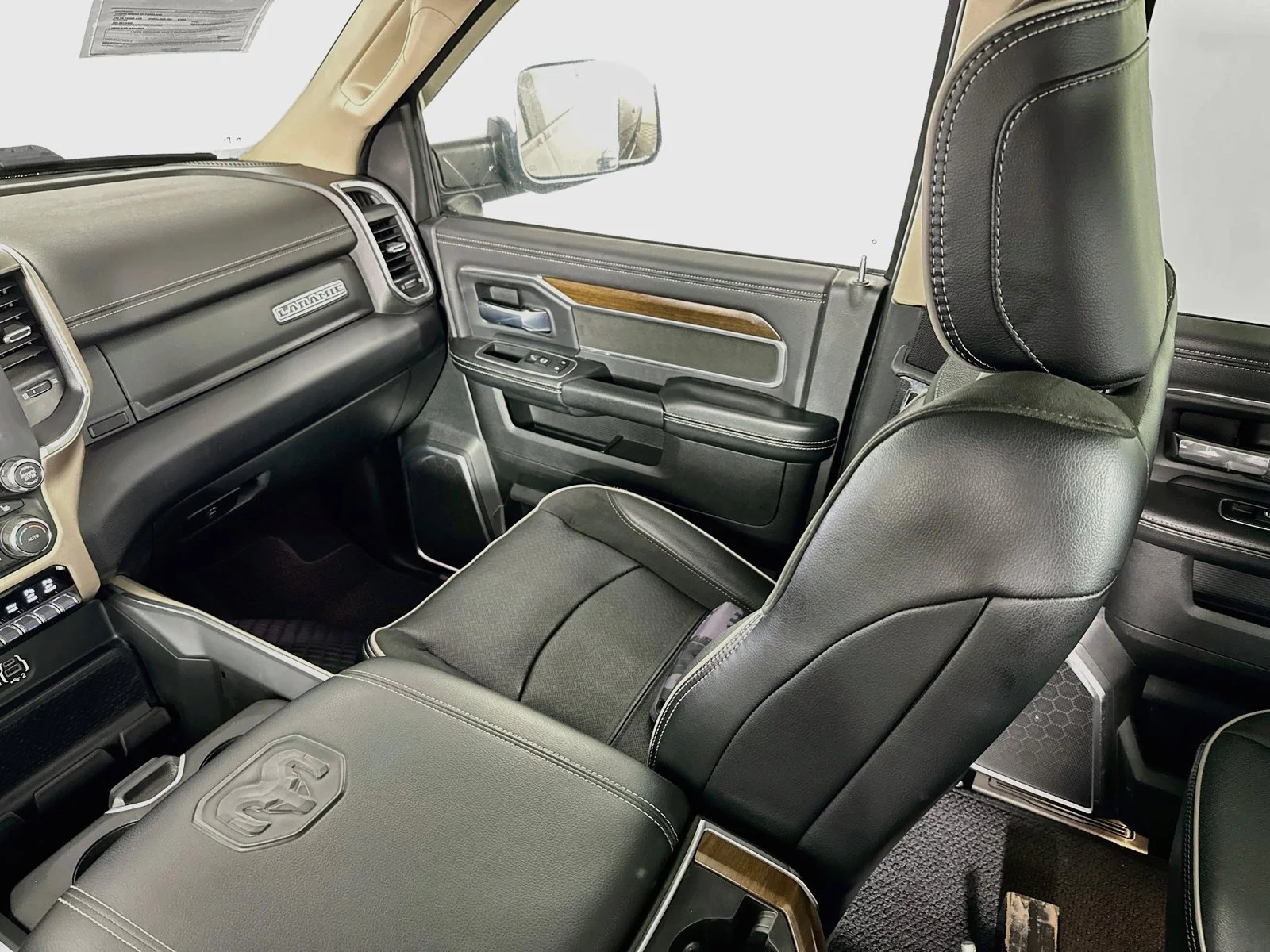 Used 2022 Patriot Blue Pearlcoat Ram Laramie image 23