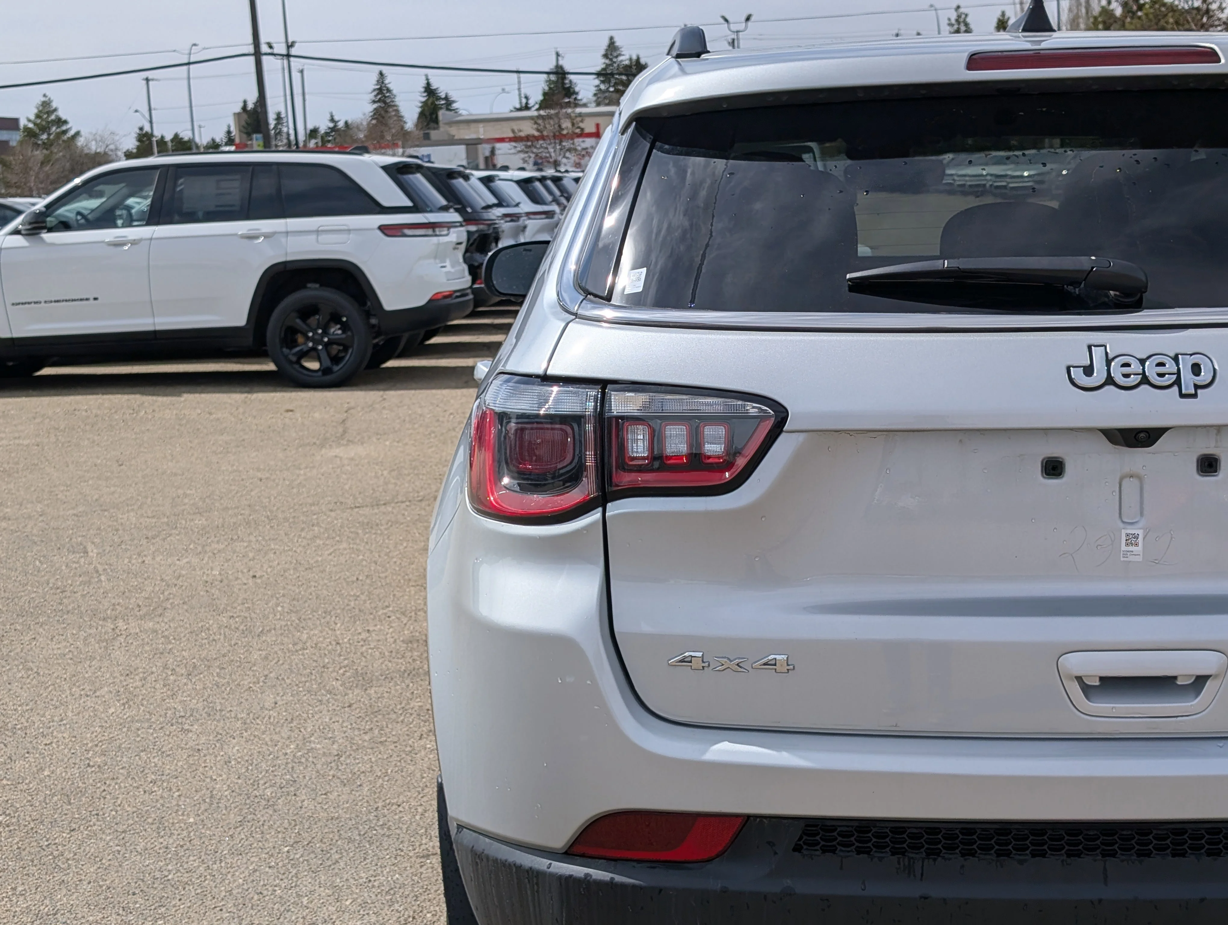 New 2025 Silver Zynith Metallic Jeep North image 13