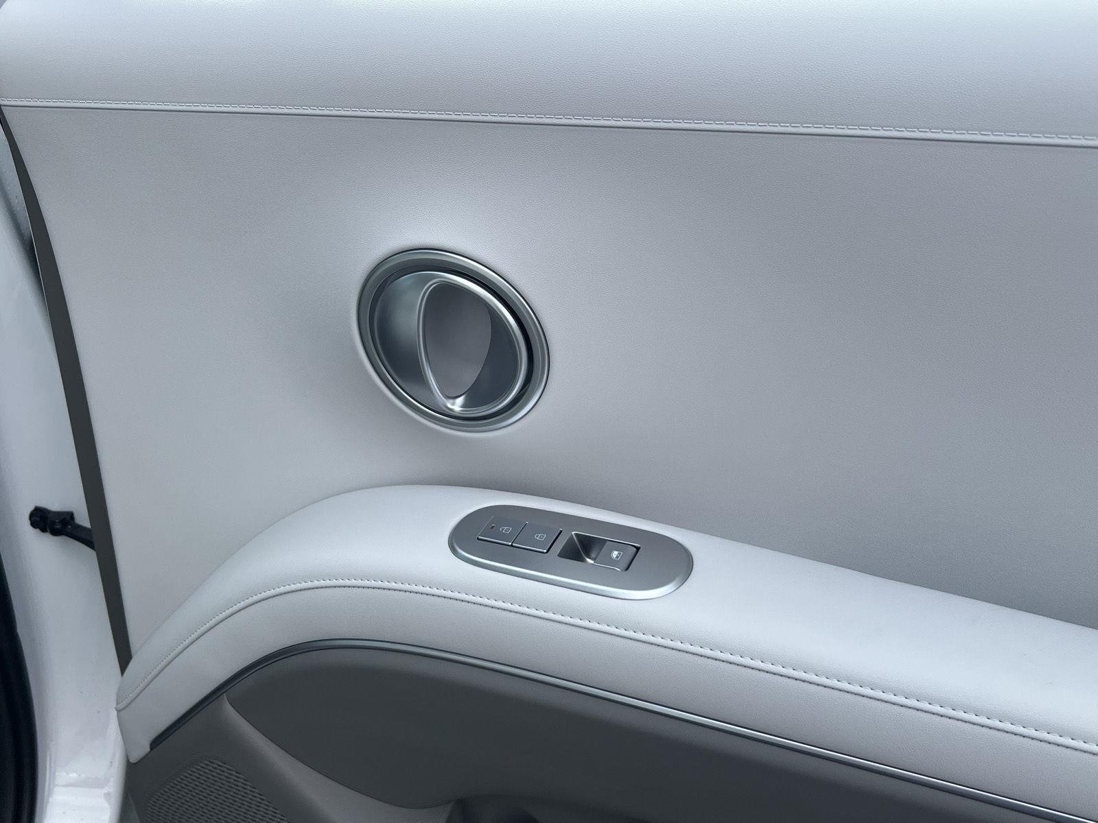 New 2026 Creamy White Pearl Hyundai SEL Premium 8P image 19