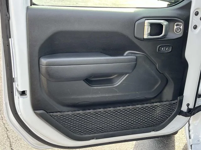 Used 2025 White Jeep Sport S image 25