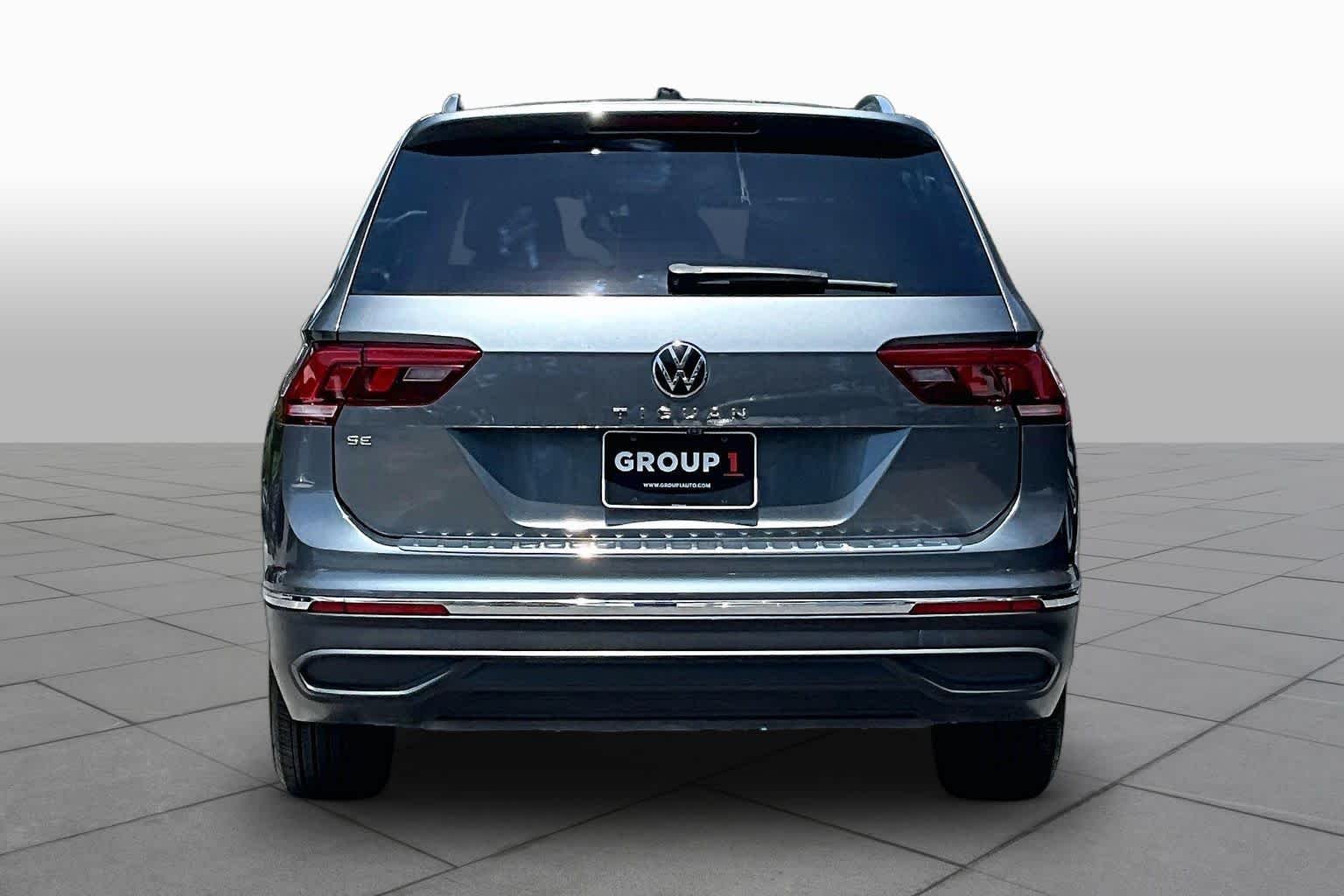 Used 2023 Platinum Gray Metallic Volkswagen SE image 5