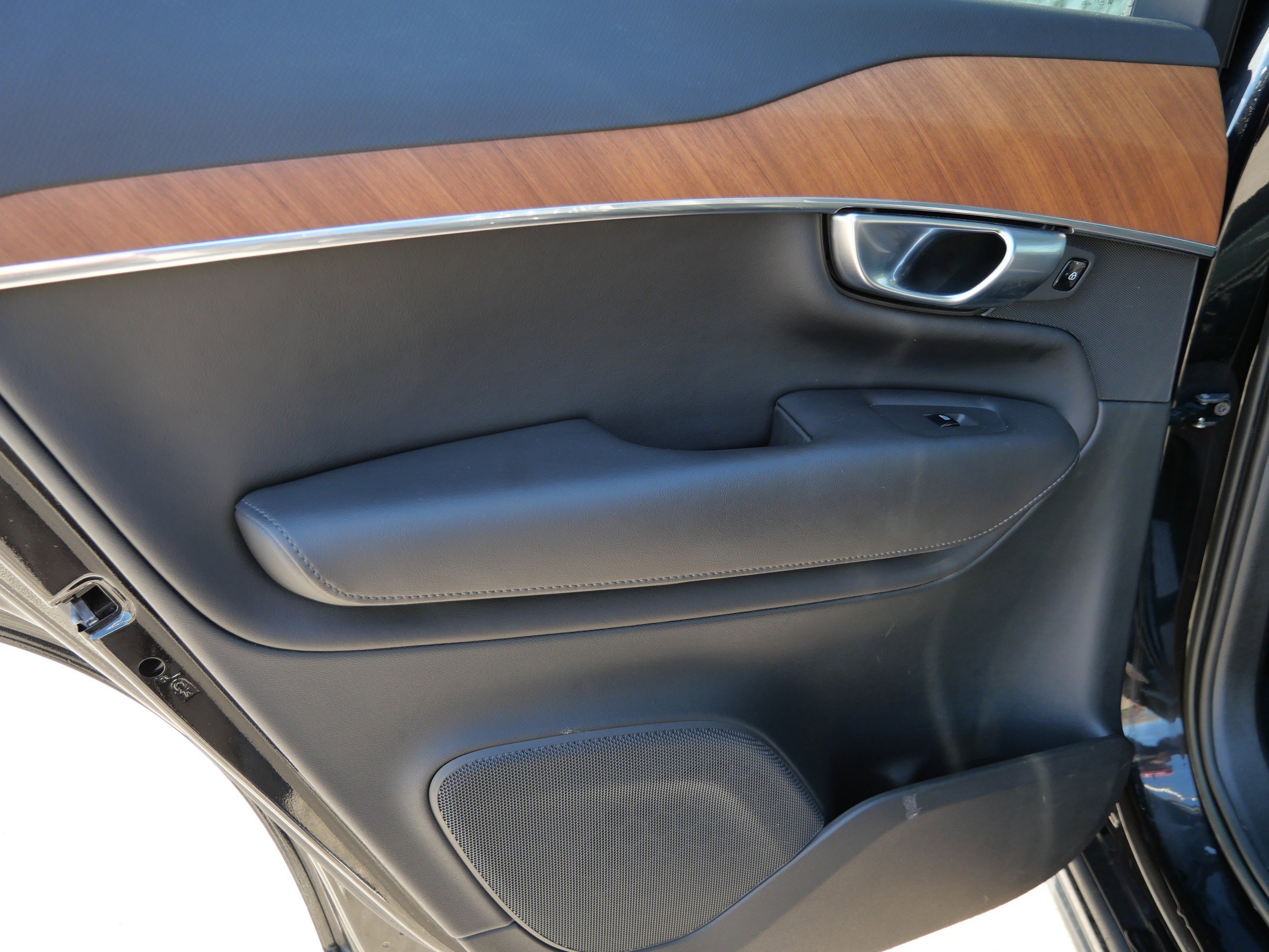 2023 Volvo XC90 Plus - Photo 17