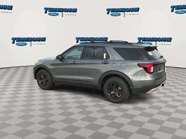 New 2026 Carbonized Gray Metallic Ford Tremor® image 28