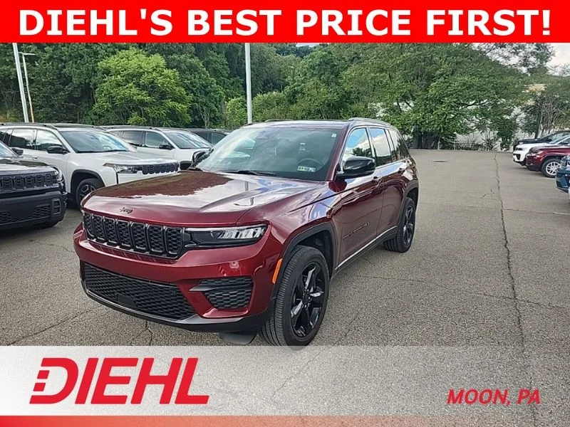 Used 2025 Red Jeep Altitude X image 3