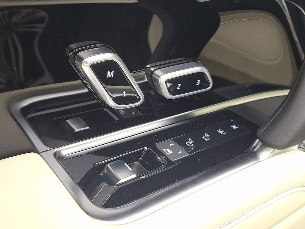 New 2026 Carpathian Grey Land Rover SE image 7