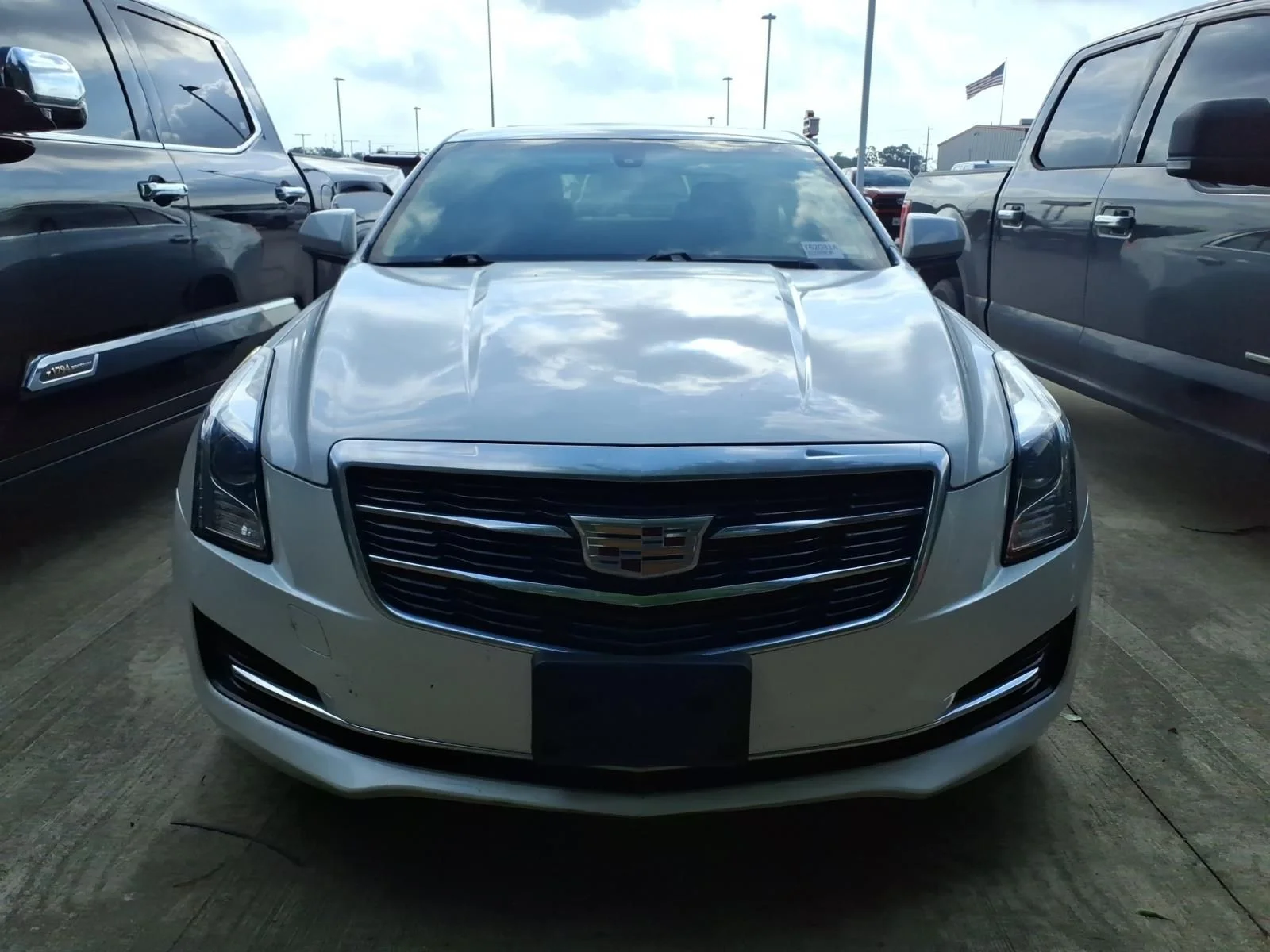 Used 2018 White Cadillac 2.0L Turbo image 3