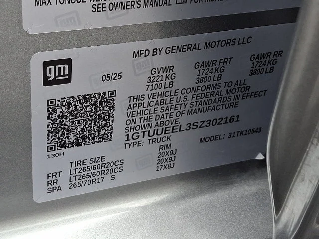 Used 2025 Silver GMC AT4 image 28