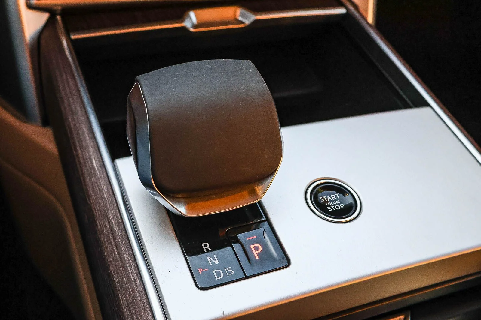 2025 Land Rover Range Rover SE - Photo 40