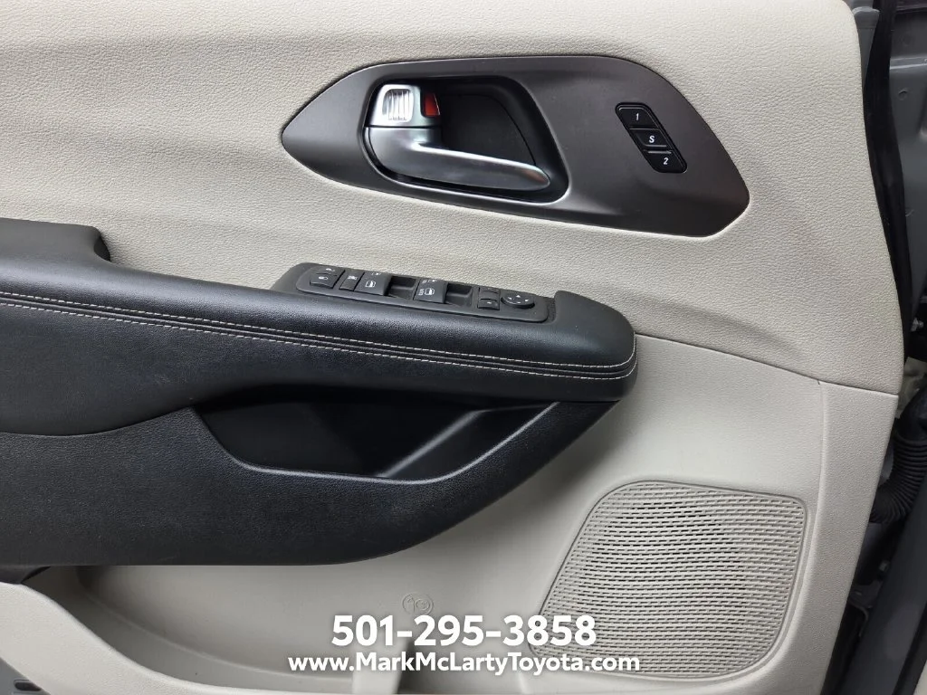 Used 2023 White Chrysler Touring L image 25